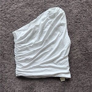 Abercrombie white one shoulder cropped top ￼